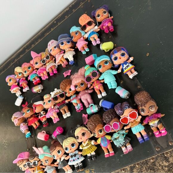 Mixed Lot of 30 LOL Dolls With Accessories Clothes As Photographed - Picture 6 of 7